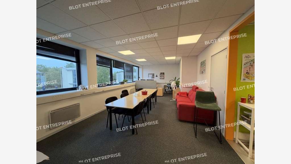 A vendre bureaux 117m² à Saint-Grégoire