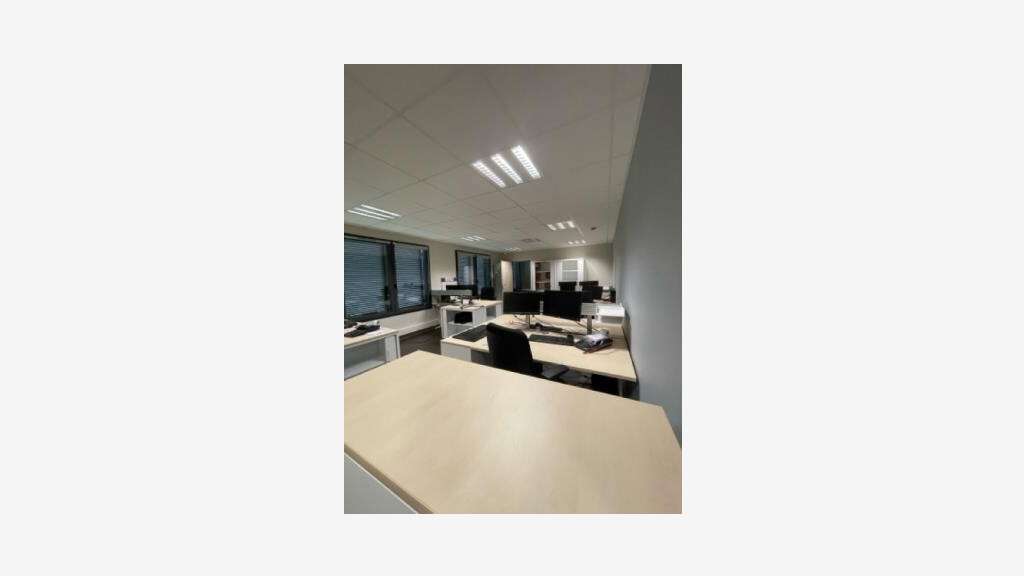 Vente très beaux bureaux neufs 673m² à Fleuré