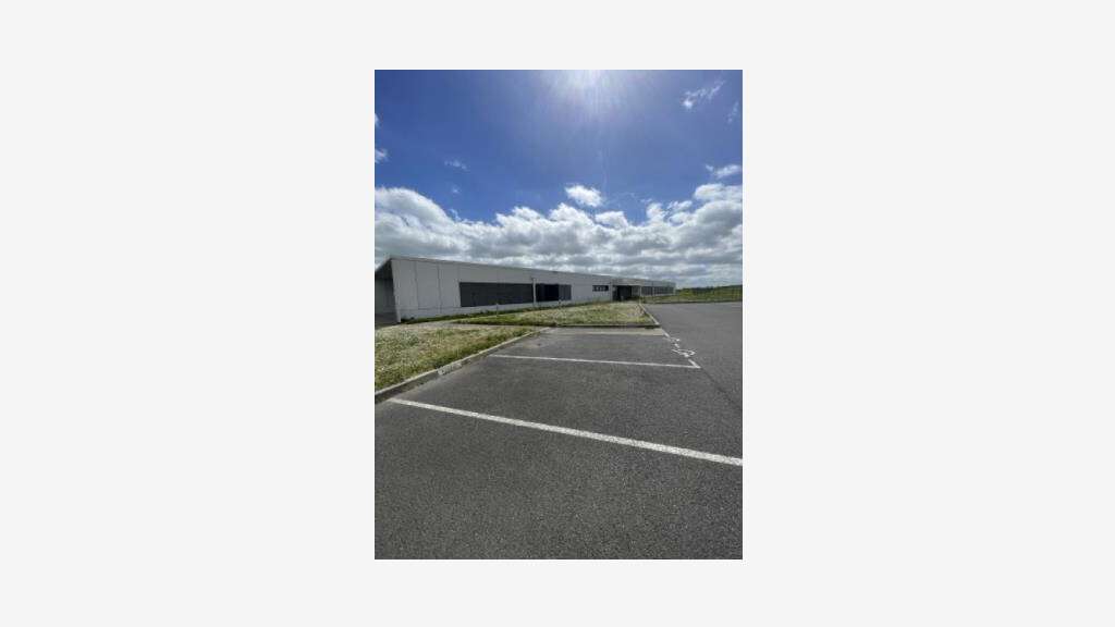 Vente très beaux bureaux neufs 673m² à Fleuré