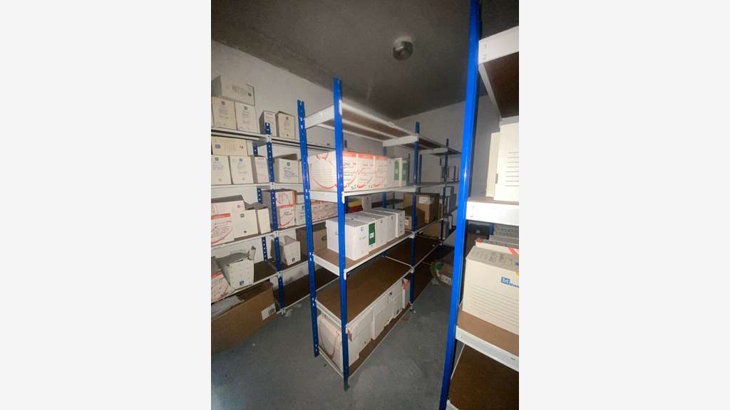 Bureaux + caves + box 240 m2, Fort de France, en