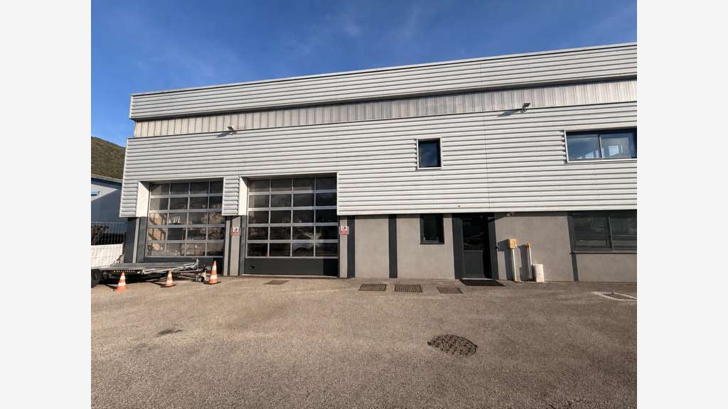 Atelier + bureau 540m² à vendre à La Ravoire