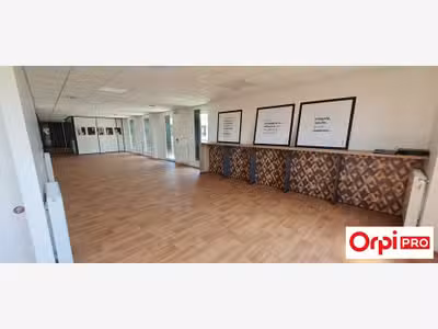 Bureaux 304m² à vendre proche ZAC à Langueux 