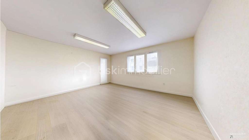 LOCAL PROFESSIONNEL / BUREAUX DE 100 M²
