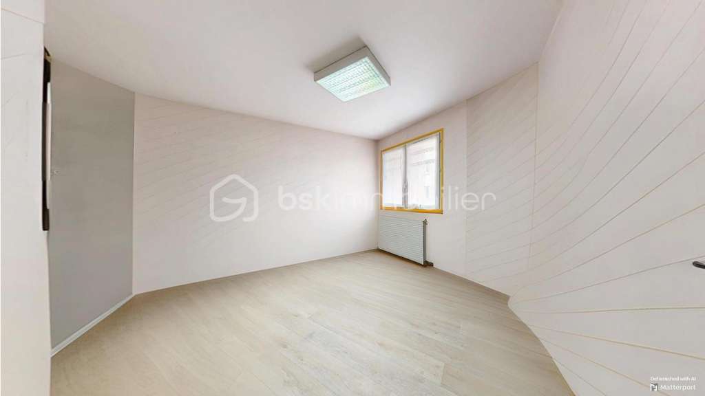 LOCAL PROFESSIONNEL / BUREAUX DE 100 M²