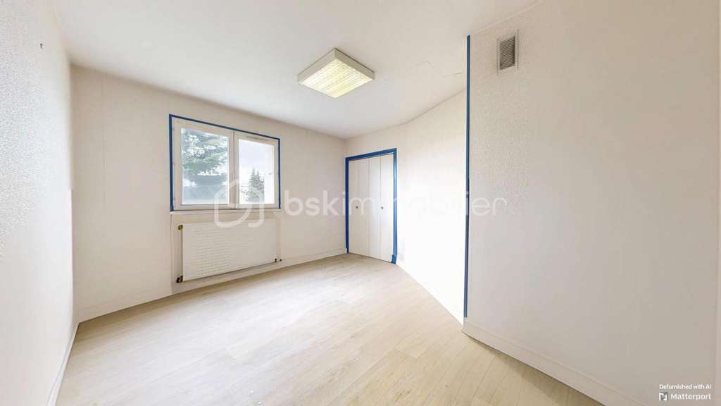 LOCAL PROFESSIONNEL / BUREAUX DE 100 M²
