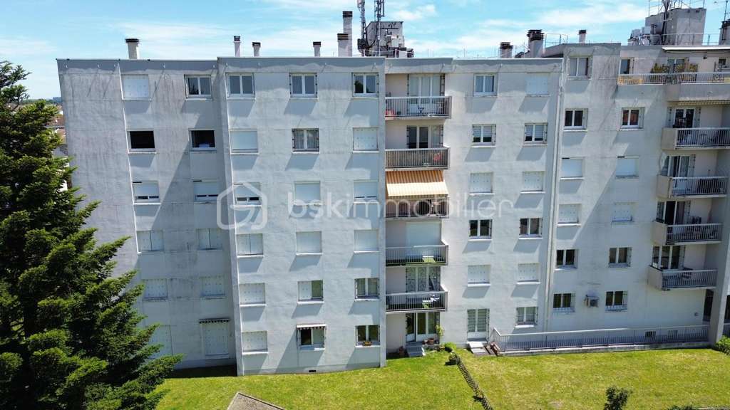 LOCAL PROFESSIONNEL / BUREAUX DE 100 M²