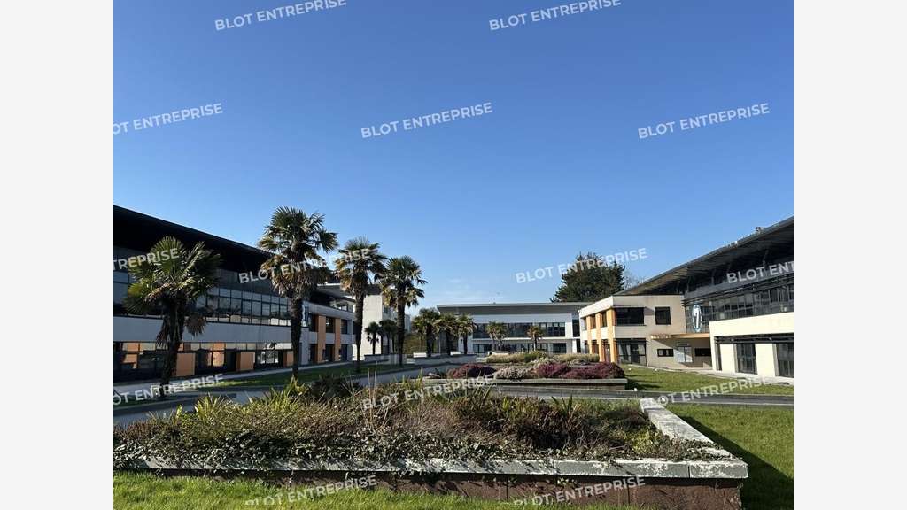 Vente bureaux 378m² en RDC à l'entrée de Lorient