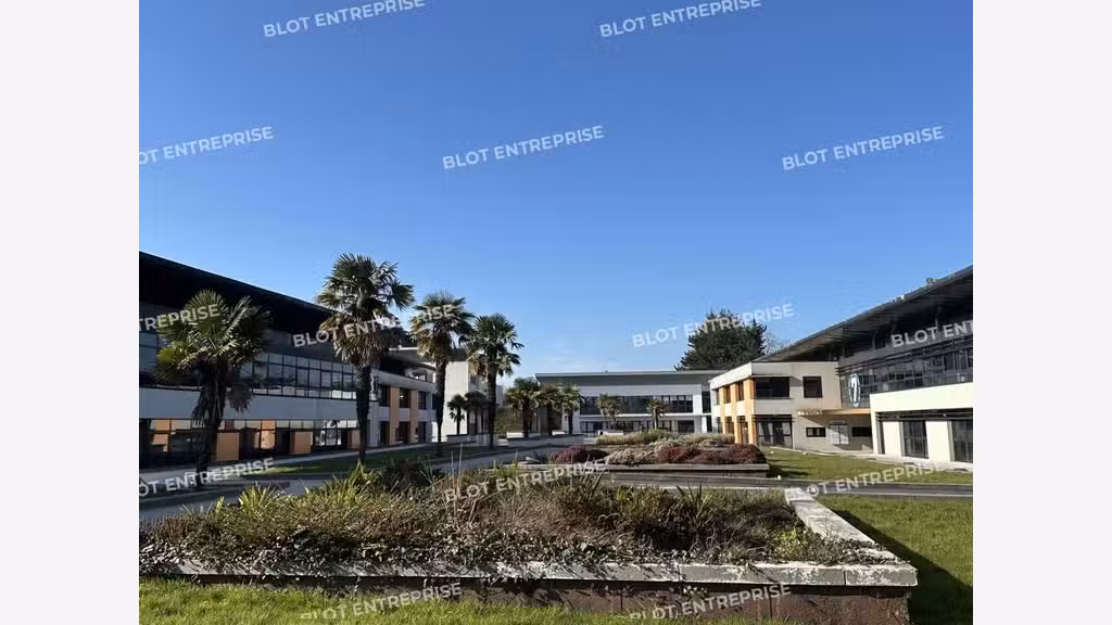 À LOUER / À VENDRE - BUREAUX 285 m² - LORIENT