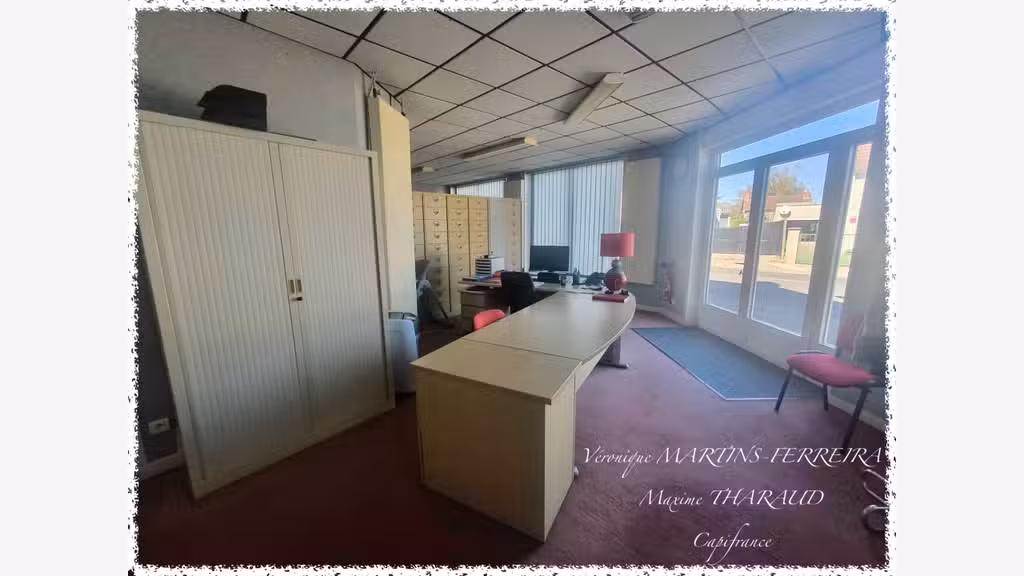BUREAUX AVEC GARAGE, COUR ET POTENTIEL DE