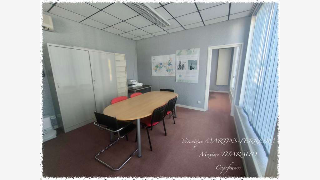 BUREAUX AVEC GARAGE, COUR ET POTENTIEL DE