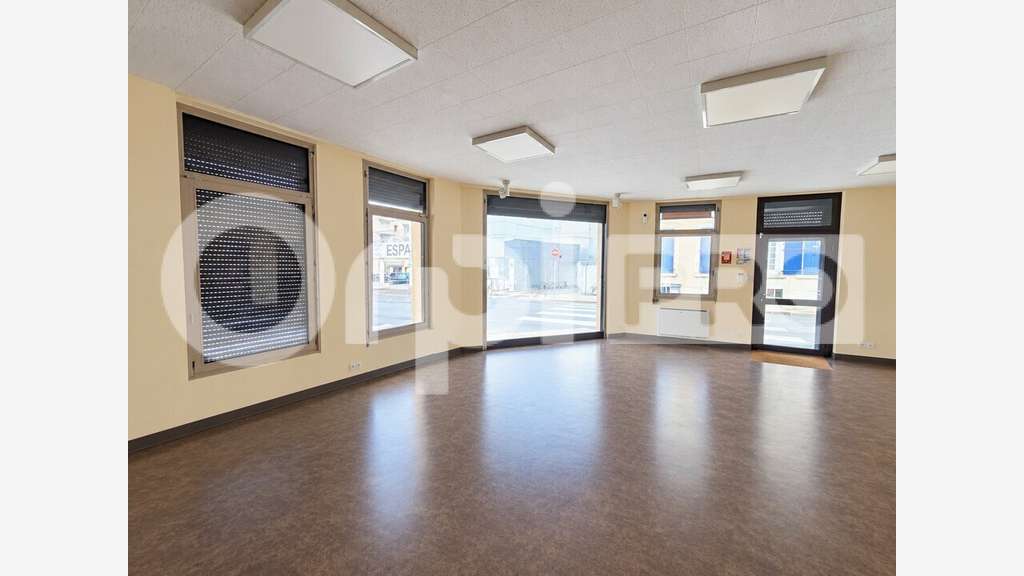 Bureau local commercial 81m² à vendre à Montluçon