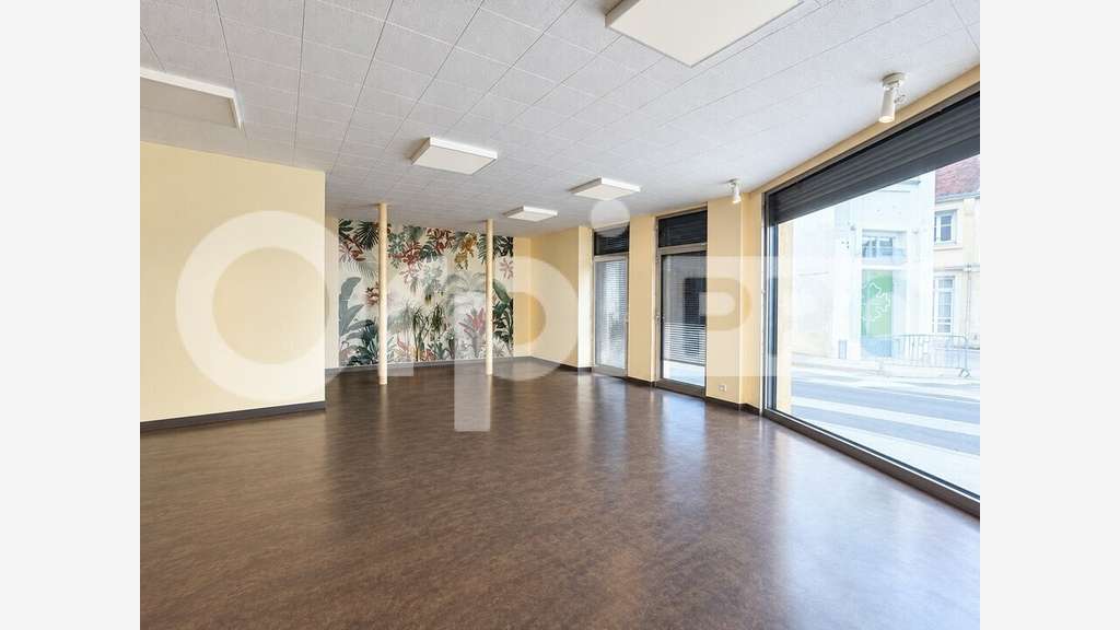 Bureau local commercial 81m² à vendre à Montluçon
