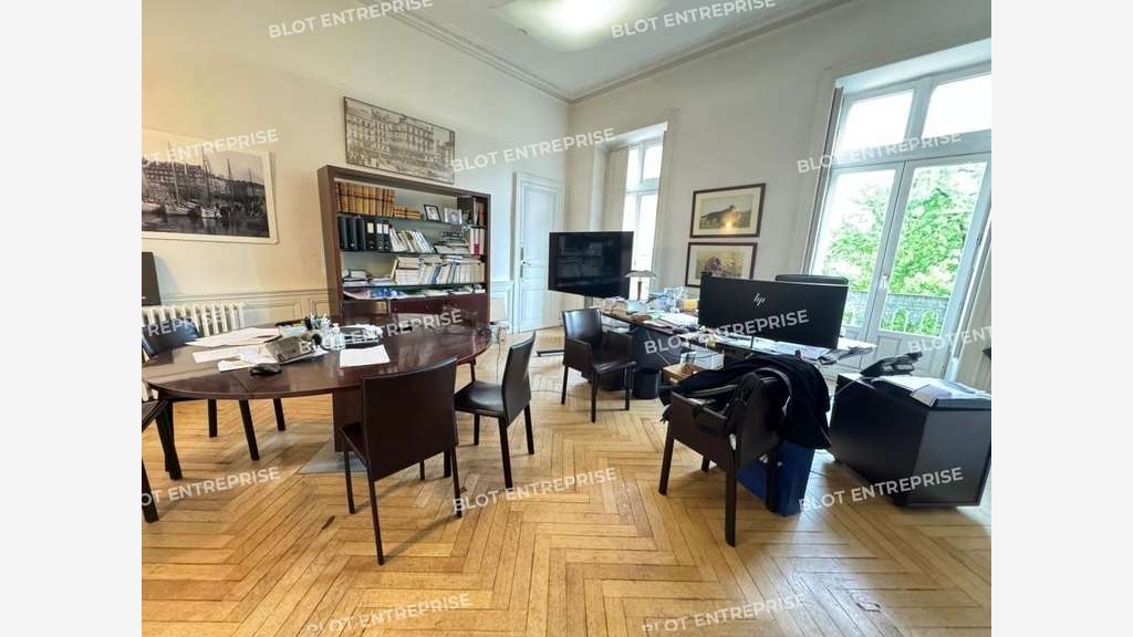 A vendre ou à louer bureaux 161m² à Nantes centre