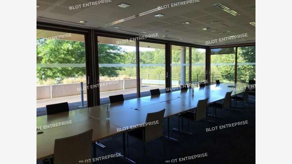 Bâtiment tertiaire à vendre 3 829m² à Nantes EST