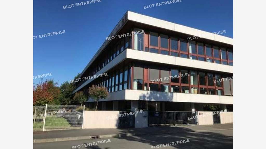 Bâtiment tertiaire à vendre 3 829m² à Nantes EST