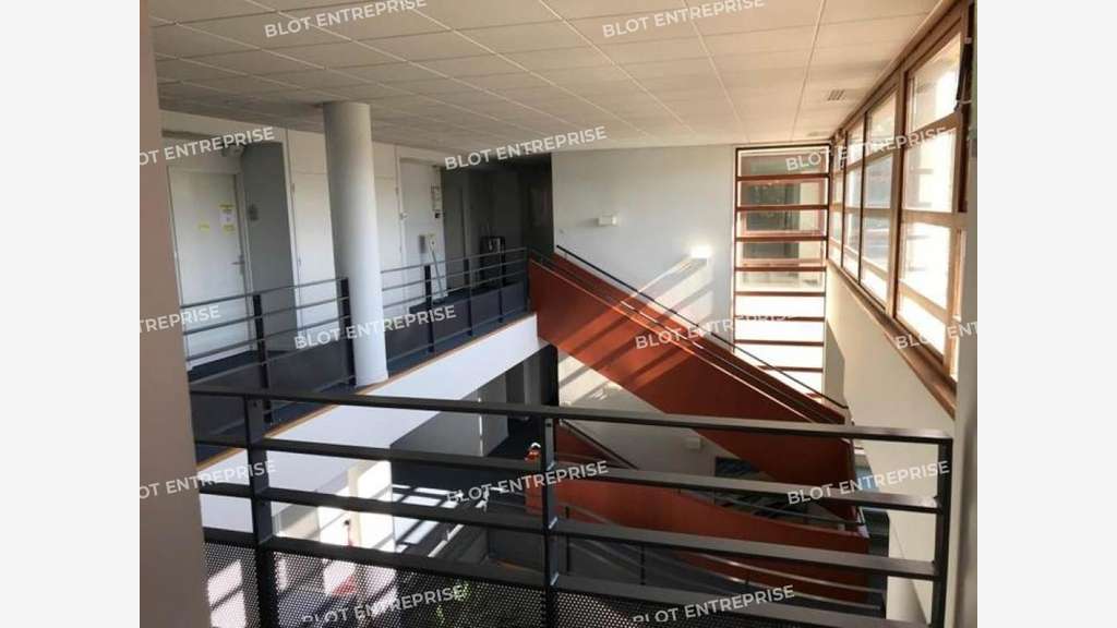 Bâtiment tertiaire à vendre 3 829m² à Nantes EST