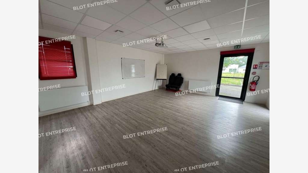 À VENDRE - LOCAUX PROFESSIONNELS 90 M² - PLÉLAN LE