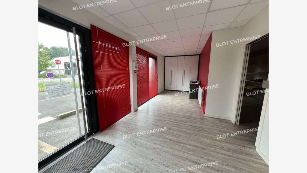 À VENDRE - LOCAUX PROFESSIONNELS 90 M² - PLÉLAN LE