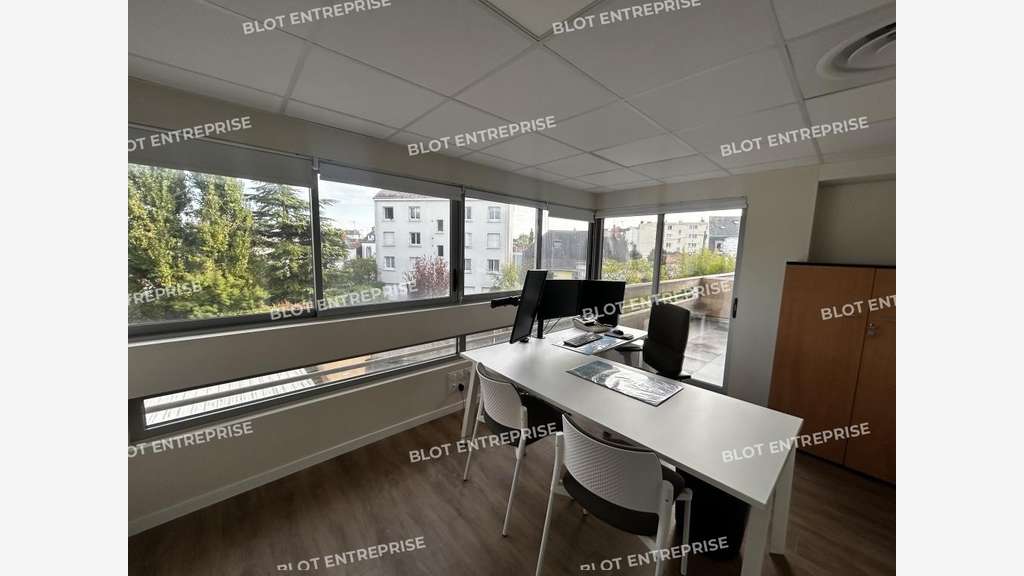 À VENDRE - BUREAUX - 232 M² - REZE