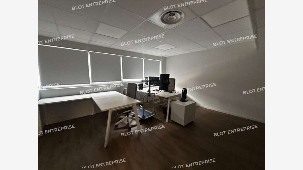À VENDRE - BUREAUX - 232 M² - REZE