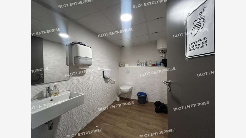 À VENDRE - BUREAUX - 232 M² - REZE