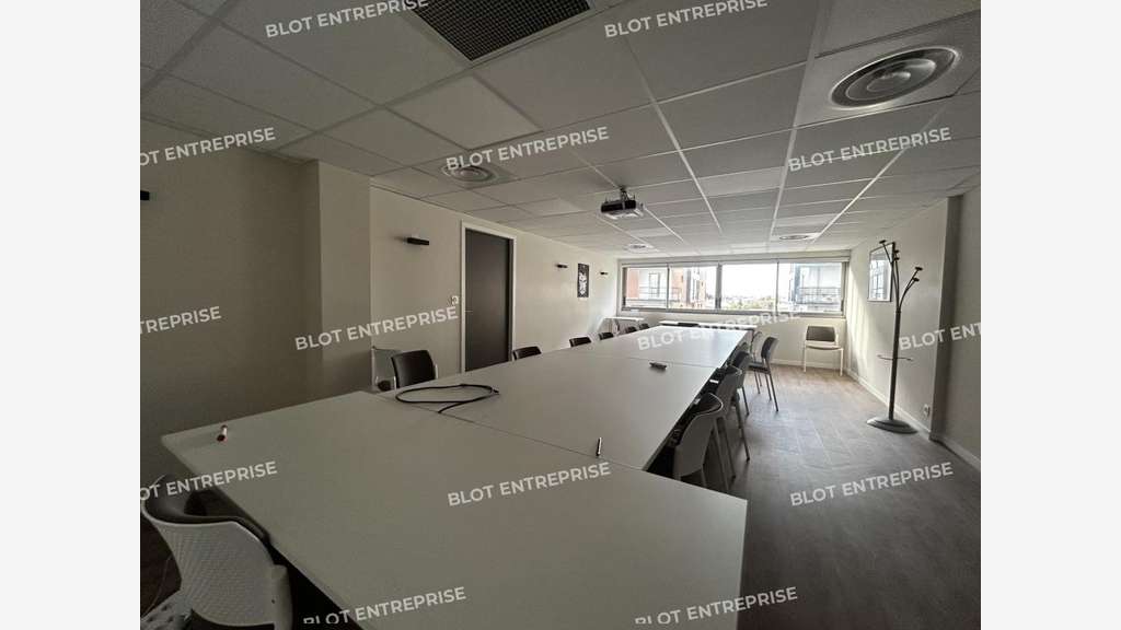 À VENDRE - BUREAUX - 232 M² - REZE