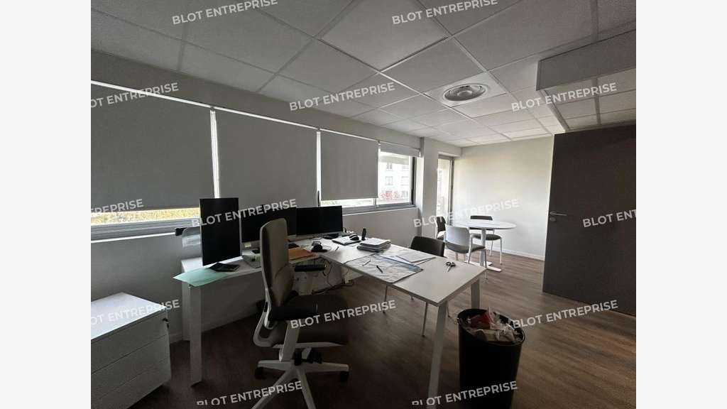 À VENDRE - BUREAUX - 232 M² - REZE