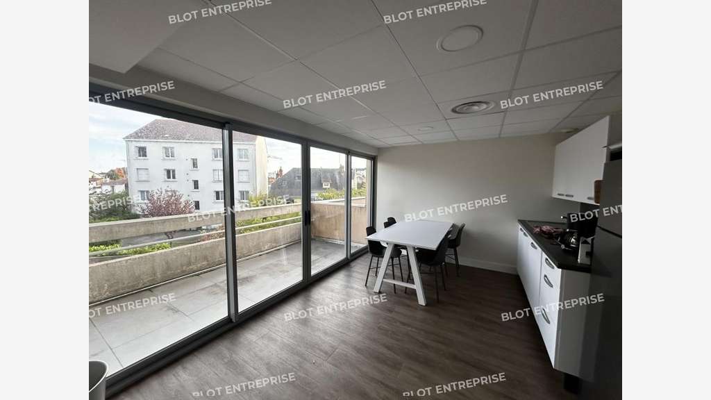 À VENDRE - BUREAUX - 232 M² - REZE
