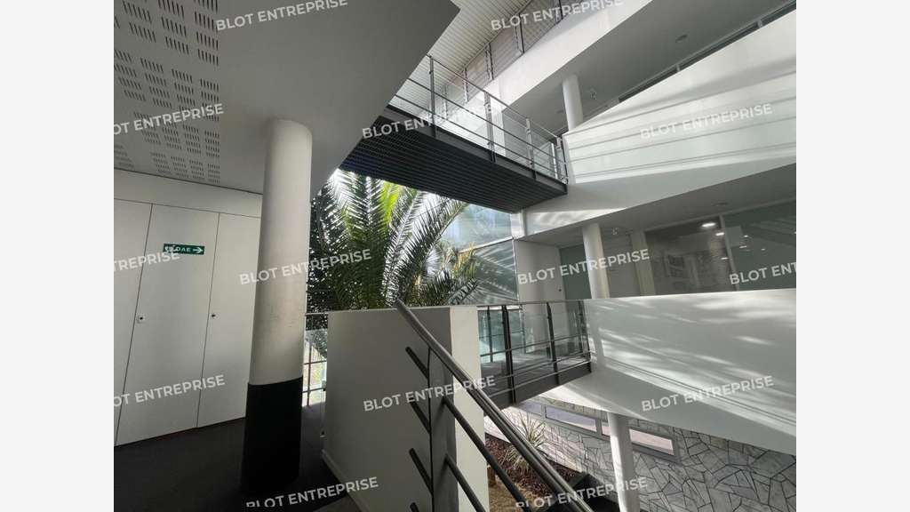 A VENDRE - PLATEAU DE BUREAUX 357 m² ST BRIEUC