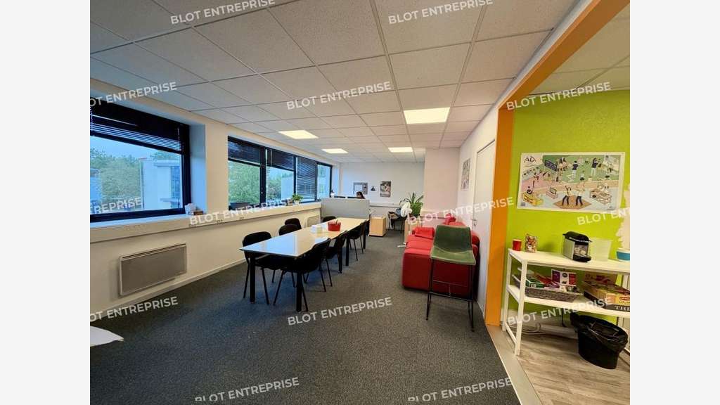 A VENDRE - BUREAUX 117 m² - ST GREGOIRE
