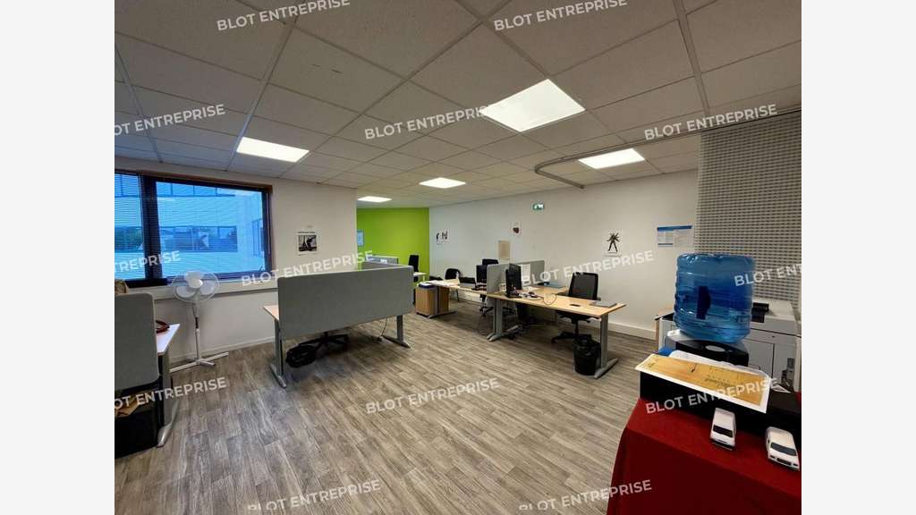 A VENDRE - BUREAUX 117 m² - ST GREGOIRE