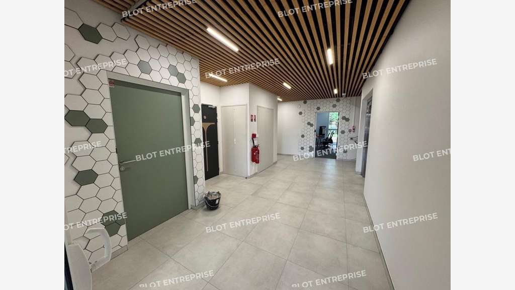 A VENDRE - BUREAUX - 222 m² - TREILLIERES