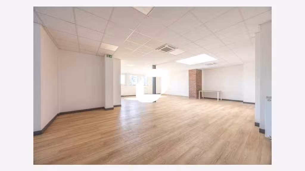 Vente Bureaux 305m² Vaux le penil