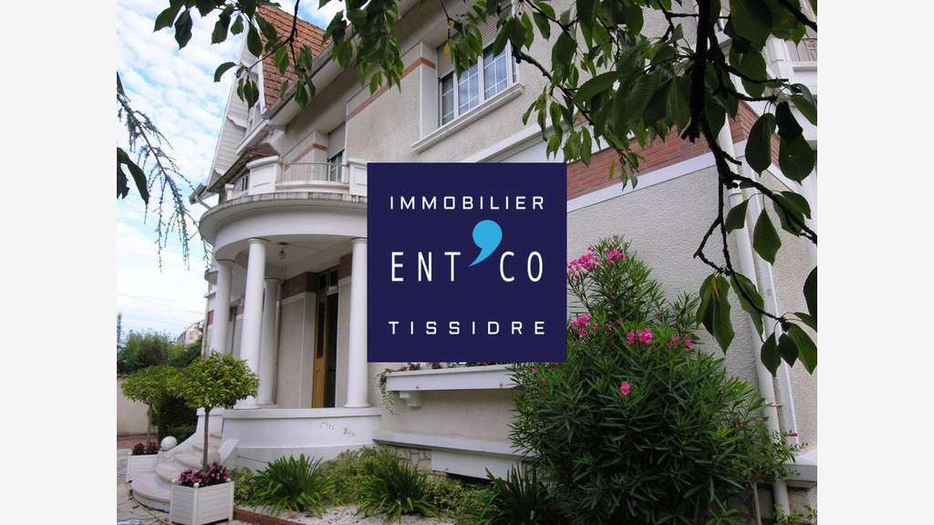 Vente bureaux de 245m² lumineux avec jardin à Agen