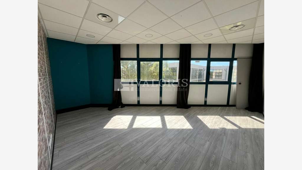 Bureaux 72m² R+2 à vendre ZI des Milles à Aix
