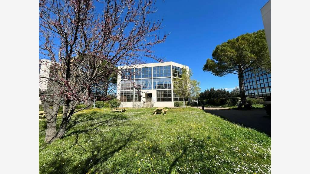 Bureaux 72m² R+2 à vendre ZI des Milles à Aix
