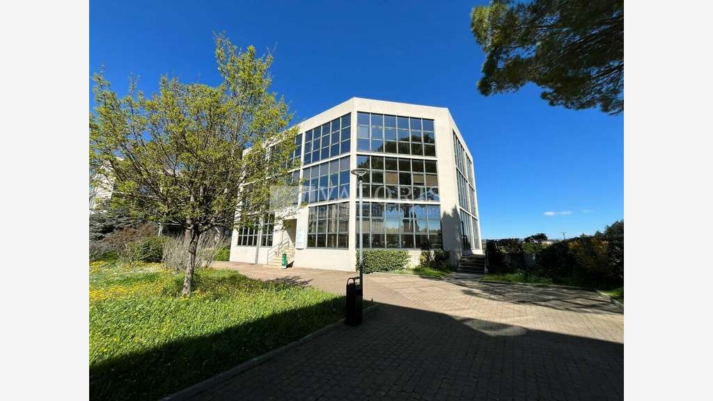 Bureaux 72m² R+2 à vendre ZI des Milles à Aix