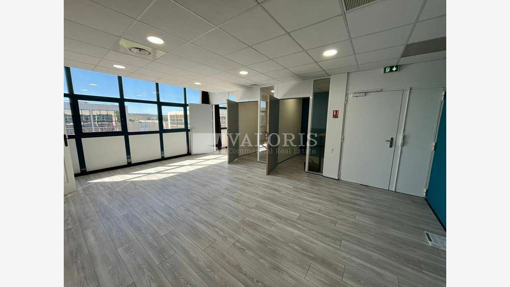 Bureaux 72m² R+2 à vendre ZI des Milles à Aix