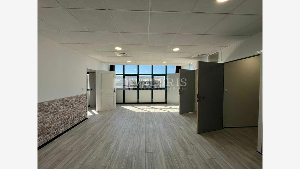 Bureaux 72m² R+2 à vendre ZI des Milles à Aix