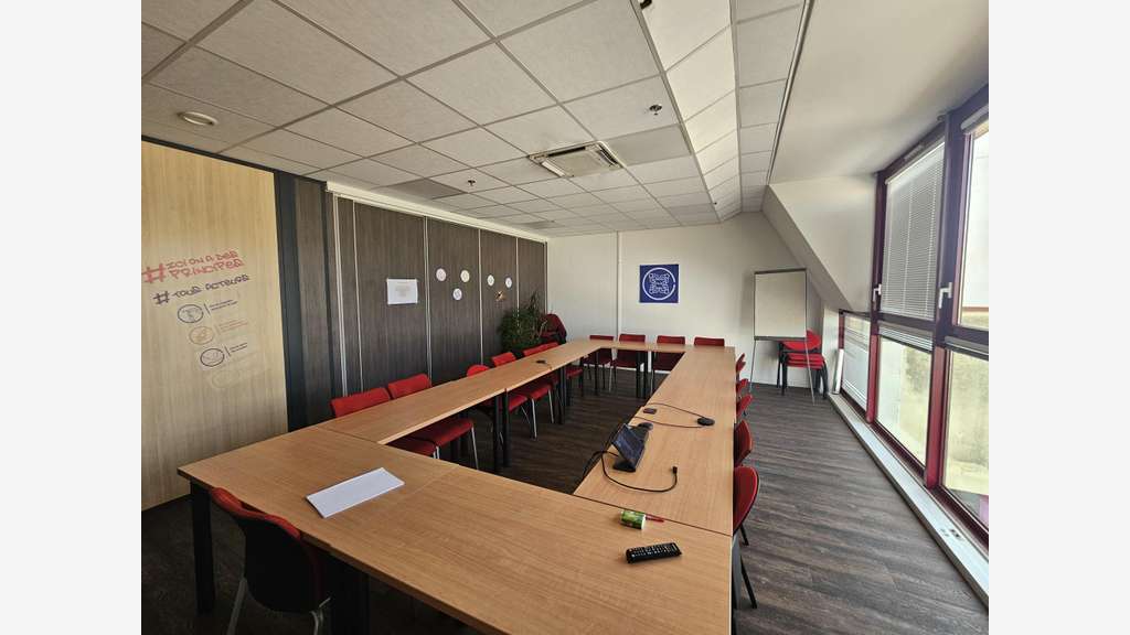 Bureaux 822m² à vendre à Angers Grand Maine