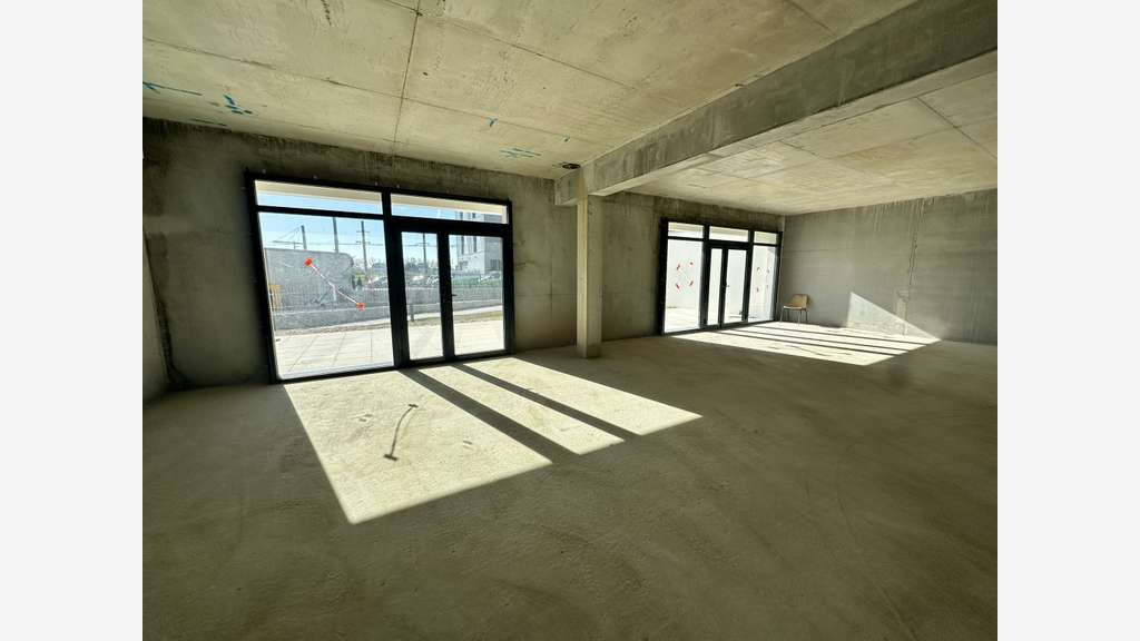 Local professionnel neuf 347m² à vendre à Angers