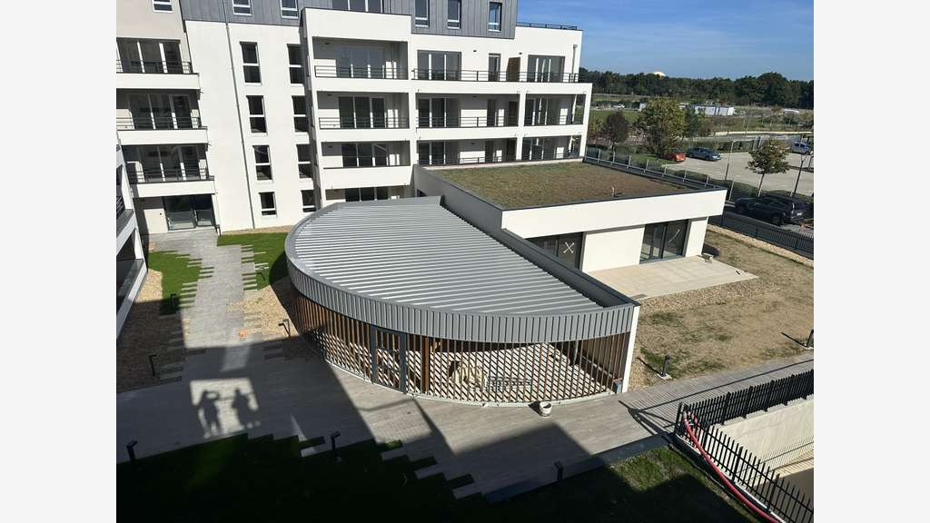 Local professionnel neuf 347m² à vendre à Angers