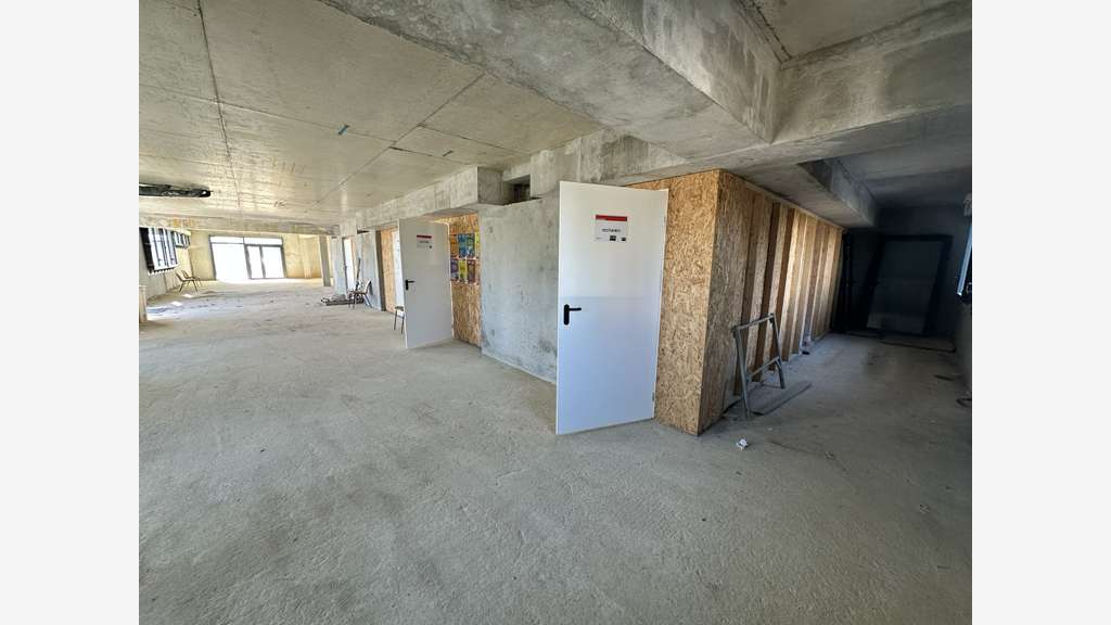 Local professionnel neuf 347m² à vendre à Angers