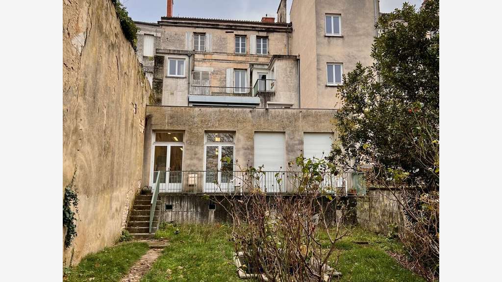 Ensemble tertiaire à vendre axe majeur Angoulême