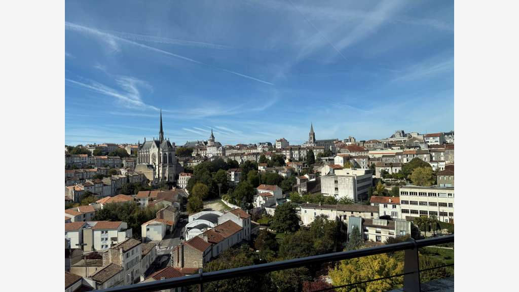 Immeuble de bureaux moderne à Angoulême