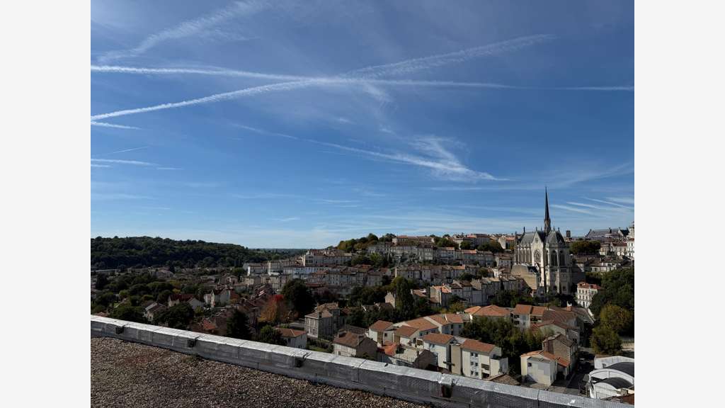 Immeuble de bureaux moderne à Angoulême
