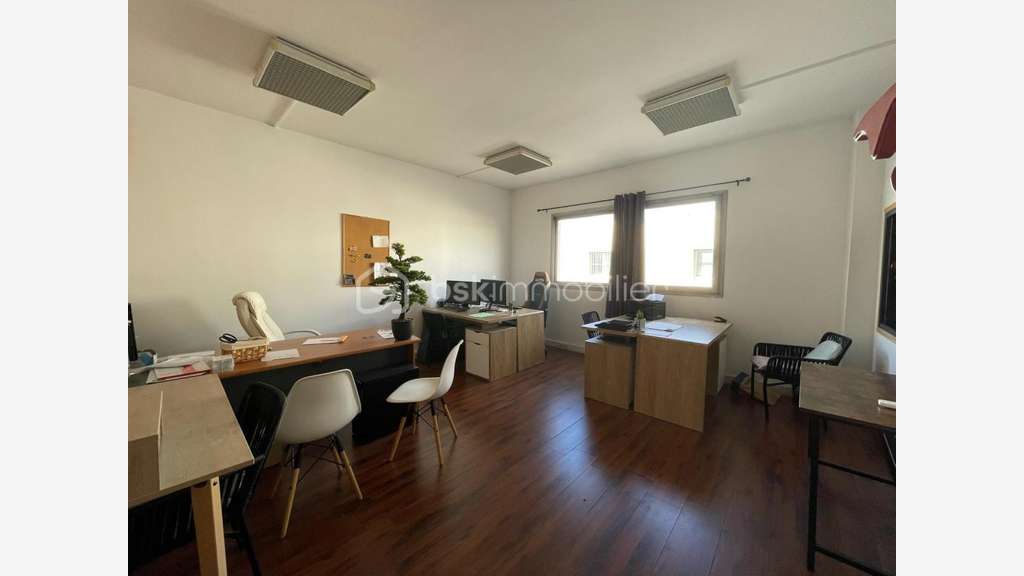 Vente murs pros de 46m² au 2 ème étage à Antibes