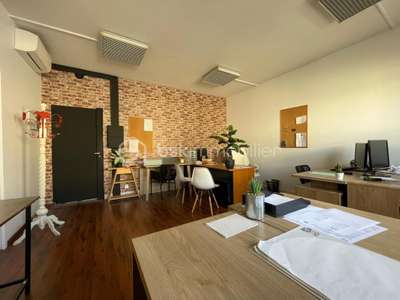 Vente murs pros de 46m² au 2 ème étage à Antibes