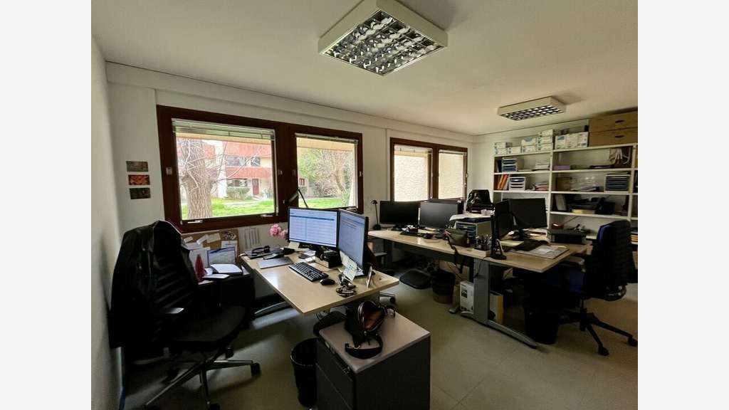 Plateforme de bureaux 200m² à vendre à Arles N113