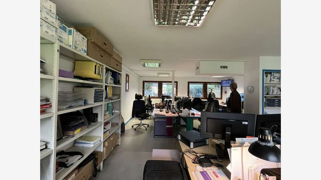 Bureaux de 200m² à vendre à Arles